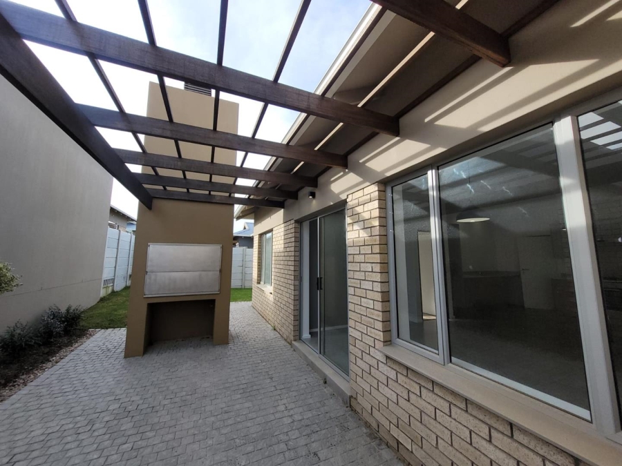 3 Bedroom Property for Sale in Mooikloof Country Estate Western Cape